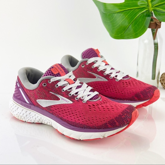 brooks ghost 1 pink